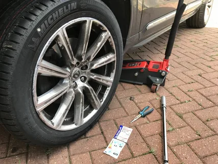 Mobile tyre change service in Abu Dhabi